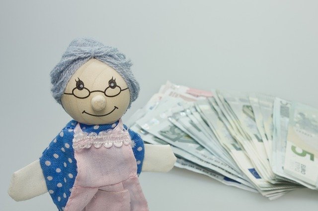 Puppe Großmutter Bargeld